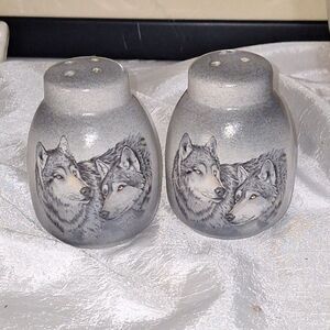 Native Gray Wolves Salt & Pepper Shakers Ceramic Pottery Kitchen Utensil